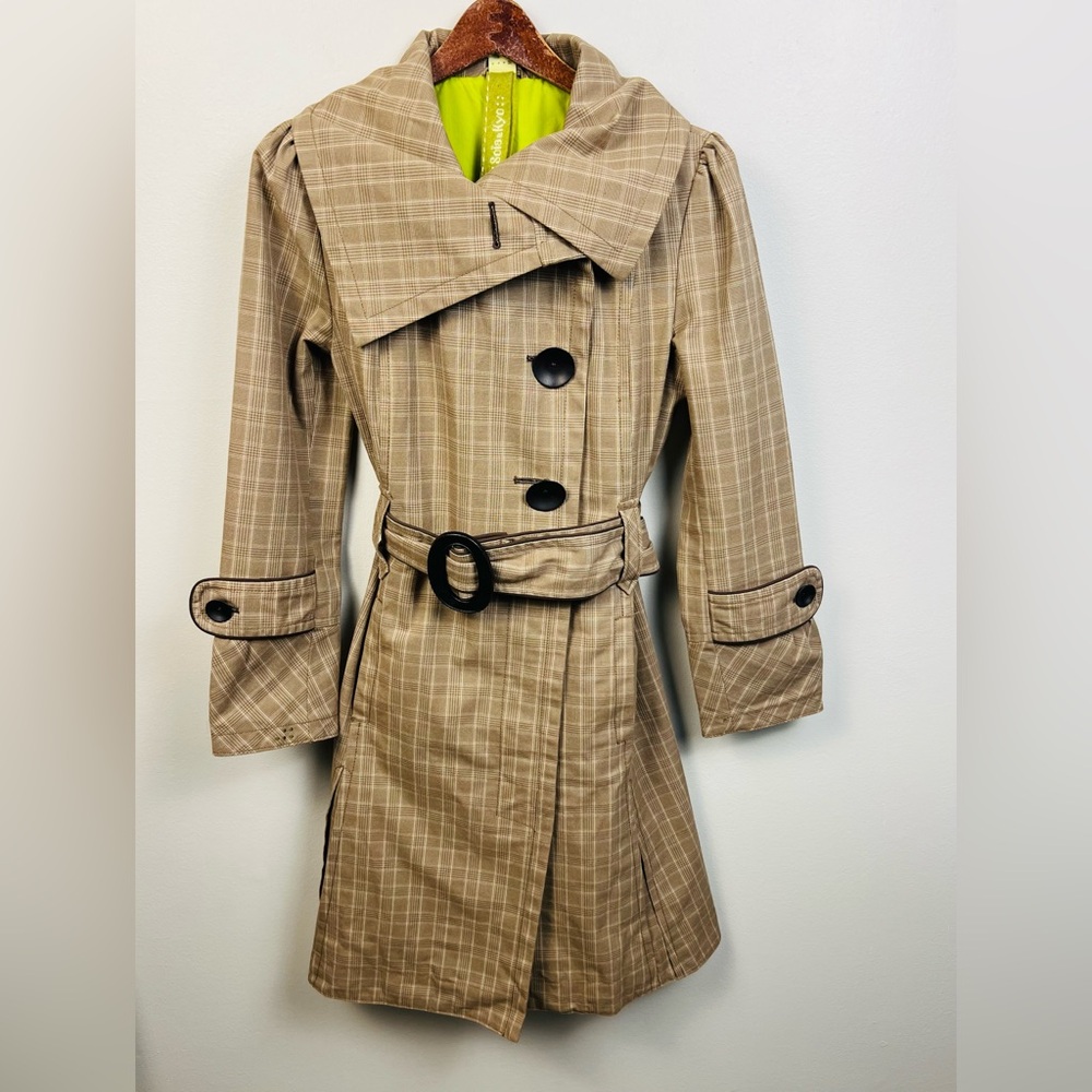 Soia & Kyo Plaid Belted Trench Coat – Oversized Collar – Size Medium